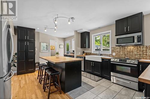 3328 Ortona Street, Saskatoon, SK - Indoor Photo Showing Kitchen With Upgraded Kitchen