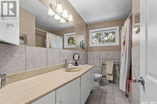 3328 Ortona Street, Saskatoon, SK - Indoor Photo Showing Bathroom