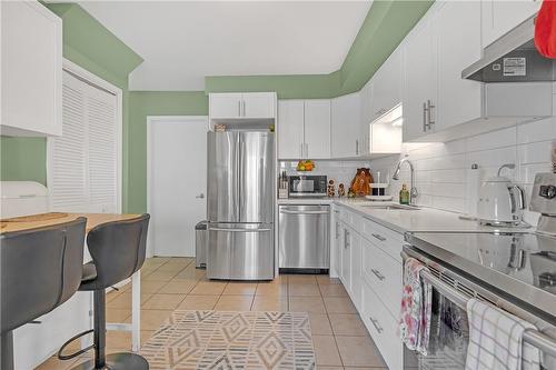 100 St. Andrews Court|Unit #25, Hamilton, ON - Indoor Photo Showing Kitchen