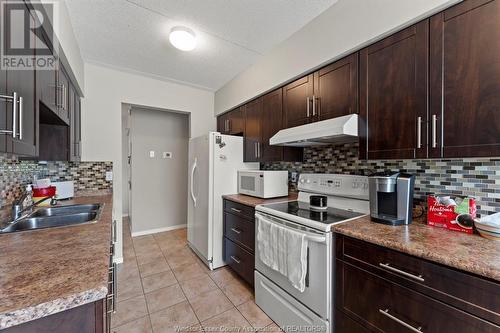 100 Pickering Unit# 403, Amherstburg, ON - Indoor Photo Showing Kitchen With Double Sink