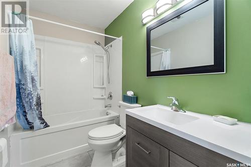 410 - 412 3Rd Street E, Delisle, SK - Indoor Photo Showing Bathroom