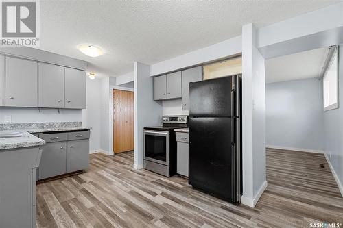 410 - 412 3Rd Street E, Delisle, SK - Indoor Photo Showing Kitchen