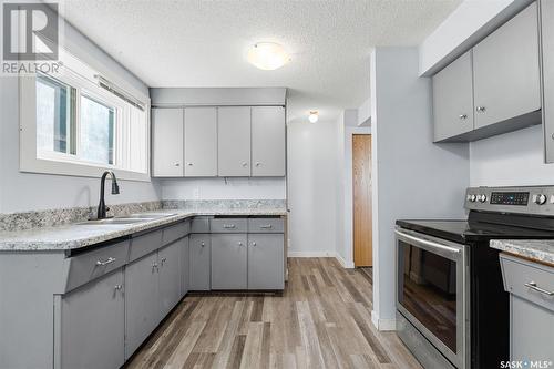 410 - 412 3Rd Street E, Delisle, SK - Indoor Photo Showing Kitchen