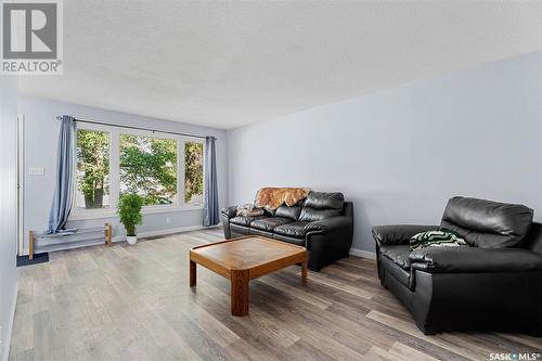 410 - 412 3Rd Street E, Delisle, SK - Indoor Photo Showing Living Room