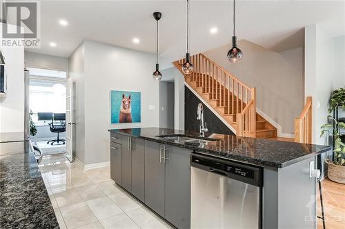 648 Mikinak Road, Ottawa, ON - Indoor Photo Showing Kitchen With Upgraded Kitchen