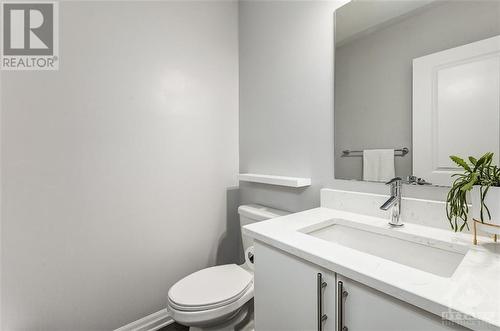 648 Mikinak Road, Ottawa, ON - Indoor Photo Showing Bathroom