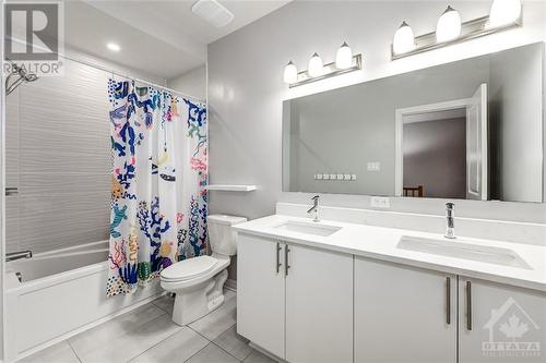 648 Mikinak Road, Ottawa, ON - Indoor Photo Showing Bathroom