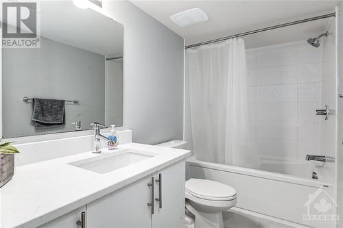 648 Mikinak Road, Ottawa, ON - Indoor Photo Showing Bathroom