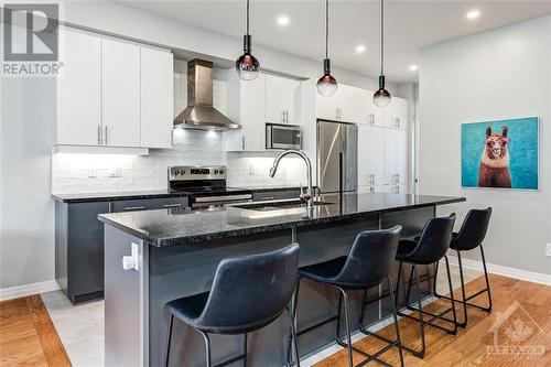 648 Mikinak Road, Ottawa, ON - Indoor Photo Showing Kitchen With Upgraded Kitchen