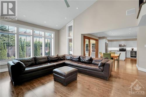 36 Cimarron Crescent, Ottawa, ON - Indoor Photo Showing Living Room