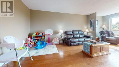 850 6Th Street E Unit# 303, Owen Sound, ON - Indoor Photo Showing Living Room