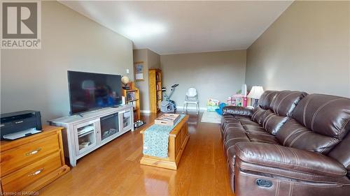 850 6Th Street E Unit# 303, Owen Sound, ON - Indoor Photo Showing Living Room