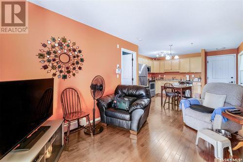 104E 1300 Stockton Street N, Regina, SK - Indoor Photo Showing Living Room