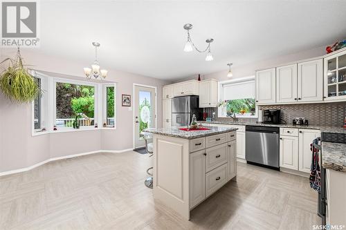 1647 Admiral Crescent, Moose Jaw, SK - Indoor Photo Showing Kitchen