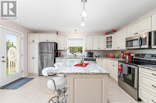 1647 Admiral Crescent, Moose Jaw, SK - Indoor Photo Showing Kitchen