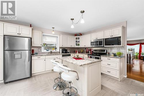 1647 Admiral Crescent, Moose Jaw, SK - Indoor Photo Showing Kitchen