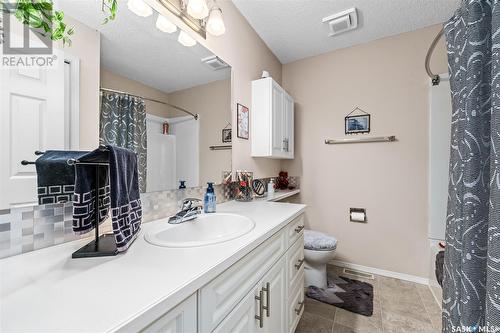 1647 Admiral Crescent, Moose Jaw, SK - Indoor Photo Showing Bathroom