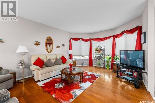 1647 Admiral Crescent, Moose Jaw, SK - Indoor Photo Showing Living Room