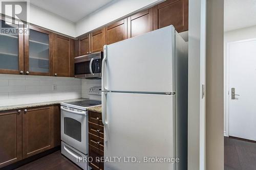 2401 - 761 Bay Street, Toronto (Bay Street Corridor), ON - Indoor Photo Showing Kitchen