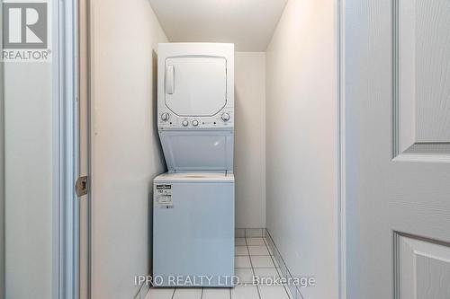 2401 - 761 Bay Street, Toronto (Bay Street Corridor), ON - Indoor Photo Showing Laundry Room