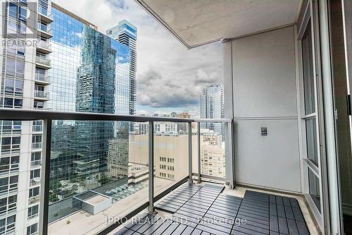 2401 - 761 Bay Street, Toronto, ON - Outdoor