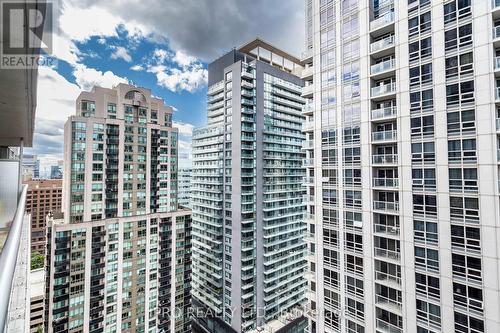 2401 - 761 Bay Street, Toronto (Bay Street Corridor), ON - Outdoor With Facade