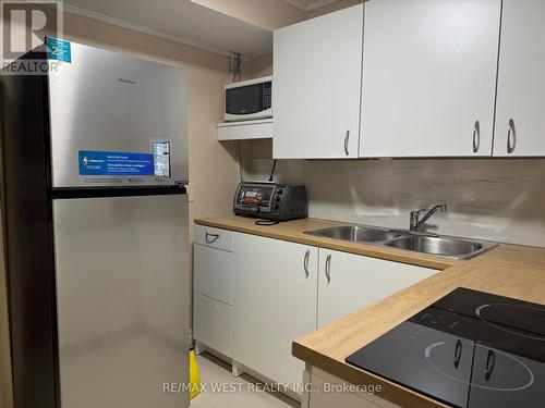 91 Bond Crescent, Richmond Hill (Oak Ridges), ON - Indoor Photo Showing Kitchen With Double Sink