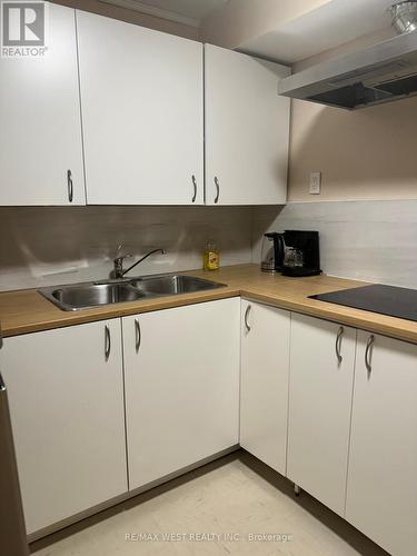 91 Bond Crescent, Richmond Hill (Oak Ridges), ON - Indoor Photo Showing Kitchen With Double Sink