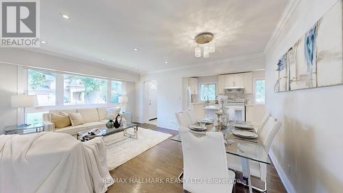 298 Penn Avenue, Newmarket (Bristol-London), ON - Indoor Photo Showing Living Room