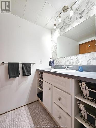 58 Coatsworth Avenue, Chatham, ON - Indoor Photo Showing Bathroom