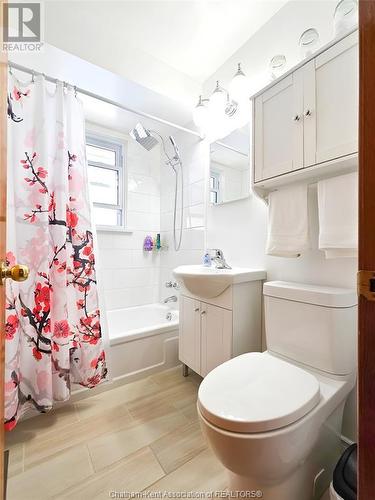 58 Coatsworth Avenue, Chatham, ON - Indoor Photo Showing Bathroom