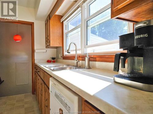 58 Coatsworth Avenue, Chatham, ON - Indoor Photo Showing Kitchen