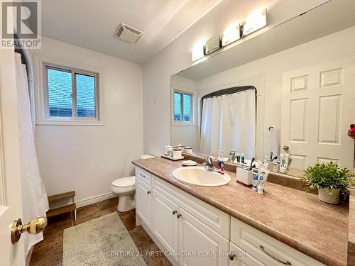 615 Kokanee Road, London, ON - Indoor Photo Showing Bathroom