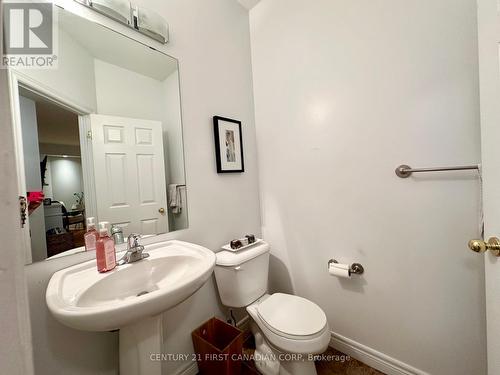 615 Kokanee Road, London, ON - Indoor Photo Showing Bathroom