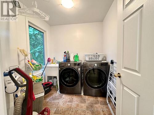 615 Kokanee Road, London, ON - Indoor Photo Showing Laundry Room