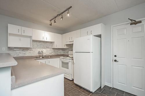 4003 Kilmer Drive Unit# 309, Burlington, ON - Indoor Photo Showing Kitchen With Double Sink