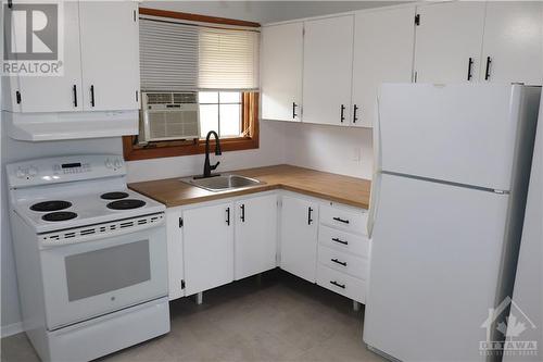 2500 Roman Avenue, Ottawa, ON - Indoor Photo Showing Kitchen