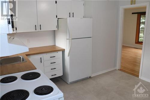 2500 Roman Avenue, Ottawa, ON - Indoor Photo Showing Kitchen