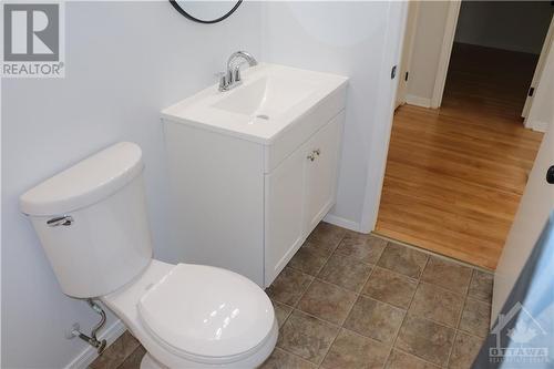 2500 Roman Avenue, Ottawa, ON - Indoor Photo Showing Bathroom