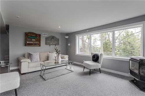 1119 8Th Concession Road W, Hamilton, ON - Indoor Photo Showing Living Room