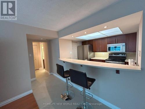 2006 - 77 Harbour Square, Toronto (Waterfront Communities), ON - Indoor Photo Showing Kitchen