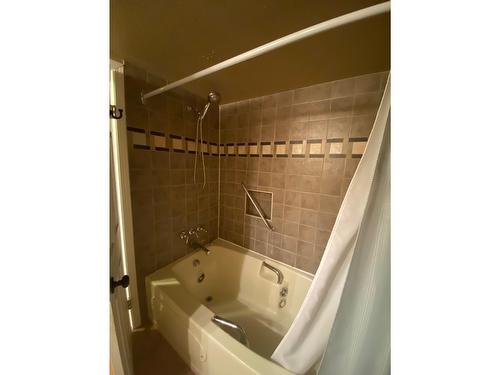 190 - 850 Northstar Drive, Kimberley, BC - Indoor Photo Showing Bathroom