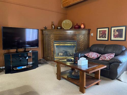 190 - 850 Northstar Drive, Kimberley, BC - Indoor Photo Showing Living Room With Fireplace