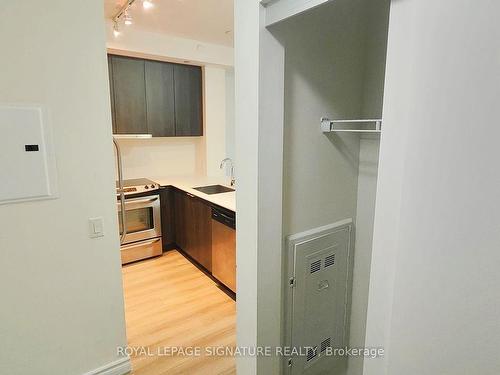 306-5005 Harvard Rd, Mississauga, ON - Indoor Photo Showing Kitchen