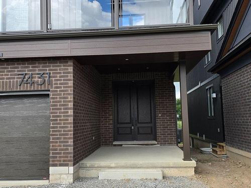 Bsmt-7431 Majestic Tr, Niagara Falls, ON - Outdoor With Exterior