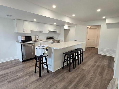 Bsmt-7431 Majestic Tr, Niagara Falls, ON - Indoor Photo Showing Kitchen