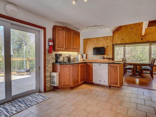 Cuisine - 142 Ch. Du Moulin, Saint-Adolphe-D'Howard, QC - Indoor Photo Showing Kitchen