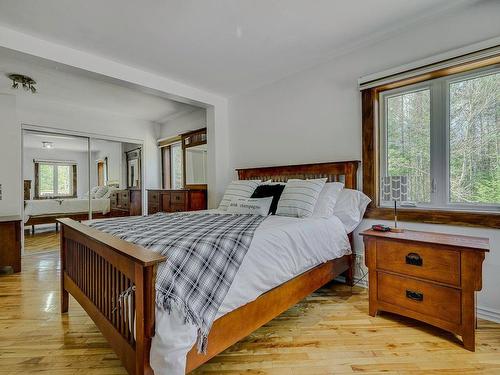 Chambre Ã  coucher principale - 142 Ch. Du Moulin, Saint-Adolphe-D'Howard, QC - Indoor Photo Showing Bedroom