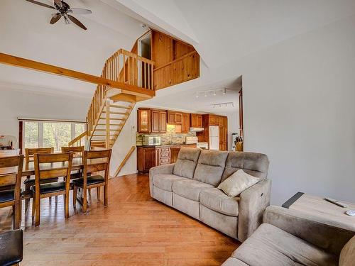 Vue d'ensemble - 142 Ch. Du Moulin, Saint-Adolphe-D'Howard, QC - Indoor Photo Showing Living Room