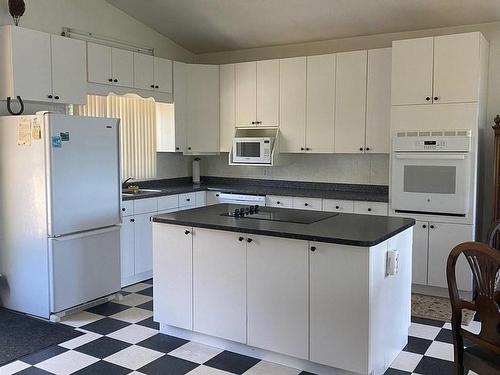 29 Camp 25 Road, Geraldton, Greenstone, ON - Indoor Photo Showing Kitchen With Double Sink